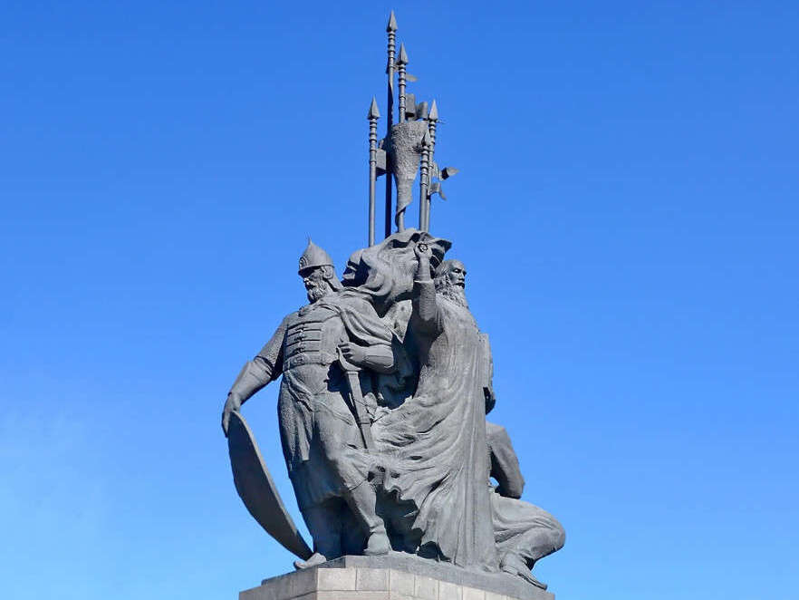 Памятник основателям Сургута